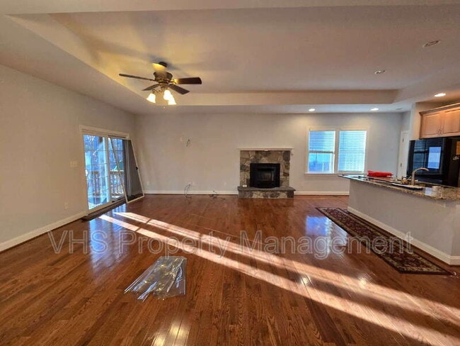 Building Photo - 2400 Lakeview Pkwy