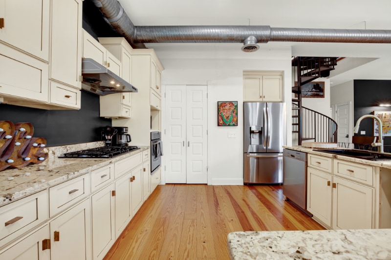 Building Photo - 210 E Waldburg St