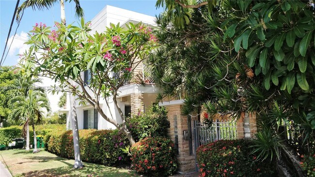 Building Photo - 2131 Calais Dr
