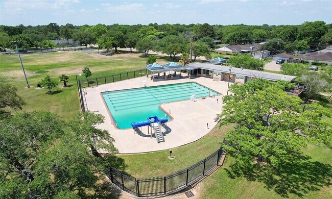 Building Photo - 5923 Dawnridge Dr