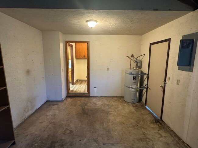 Building Photo - 2 Bedroom Duplex in Southwest Eugene