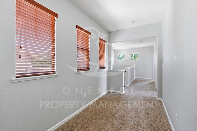 Building Photo - 2127 Ranch View Dr