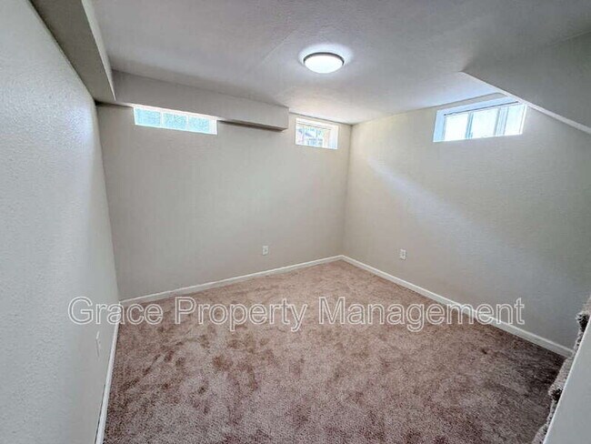 Building Photo - 5685 S Elmwood St