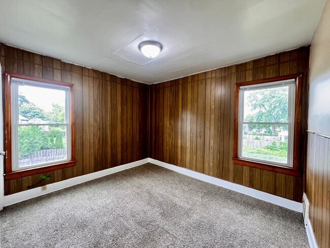 Building Photo - 3 Bedroom House - East Toledo