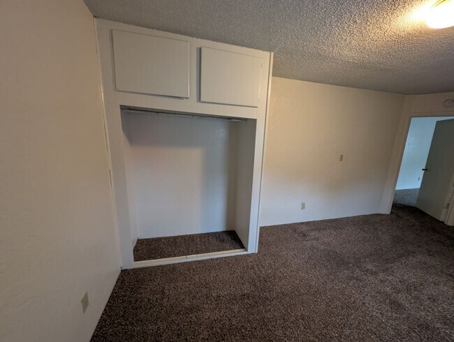 Building Photo - 2 bedroom one bath House in Shasta Lake