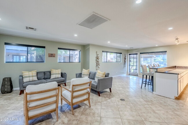 Building Photo - 5995 N 78th St