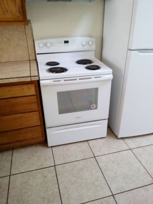 Building Photo - Nice 2 bedroom - 1 bath in Southside Tucson