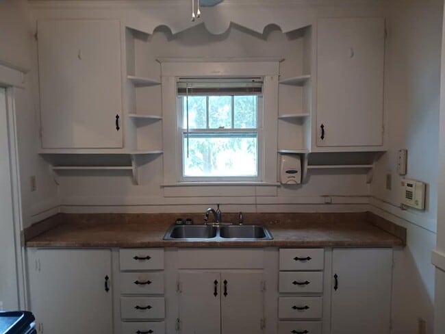 Building Photo - 305 Old Point Ave