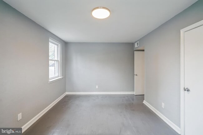 Building Photo - 2137 Bryn Mawr Ave