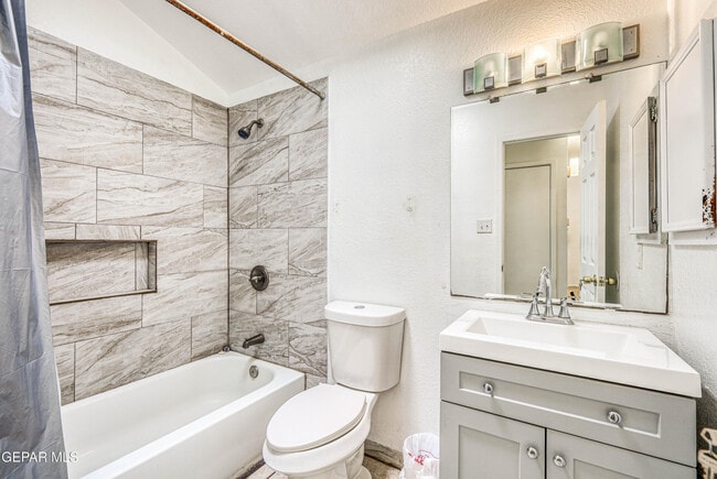 Building Photo - 630 White Cliffs Dr