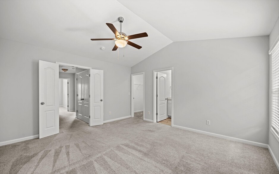 Building Photo - 6058 San Marcos Way