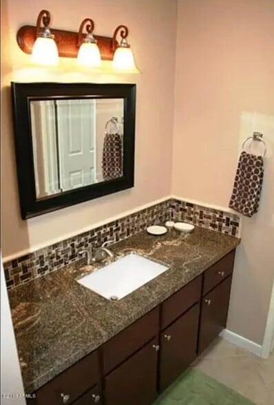 Building Photo - 2446 E 5th Pl