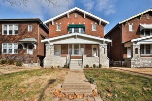 Building Photo - 3933 Fillmore St