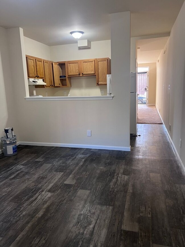 Building Photo - Charming 3BR Townhome