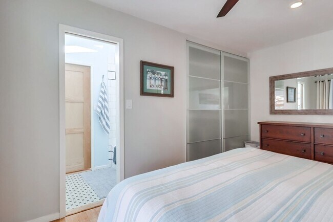 Building Photo - ***VACATION HOME AVAILABLE FROM MAY 15TH- OCTOBER 31ST*** MONTH TO MONTH