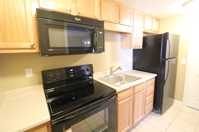 Building Photo - 1618 E Hendryx Pl