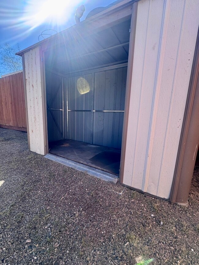 Building Photo - FOR RENT