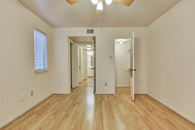 Building Photo - 3500 Tangle Brush Dr