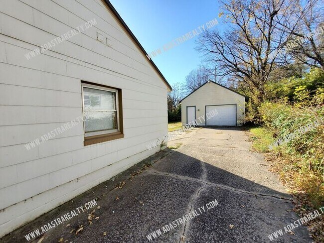 Building Photo - Affordable Home in KCMO-Available NOW!!