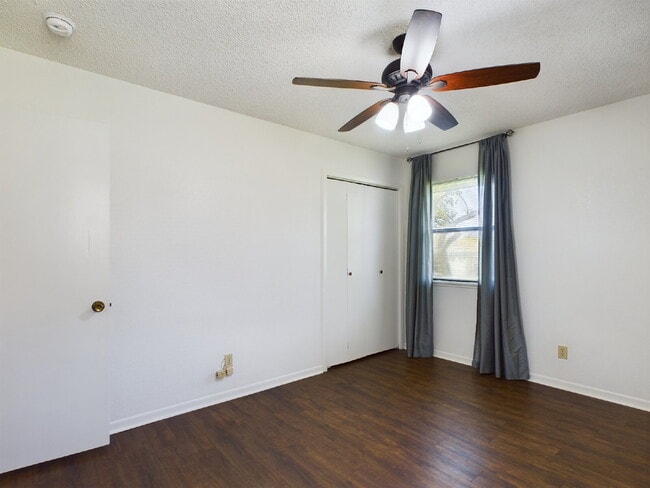 Building Photo - Generous 3-Bed, 2-Bath Home in Fredericksb...