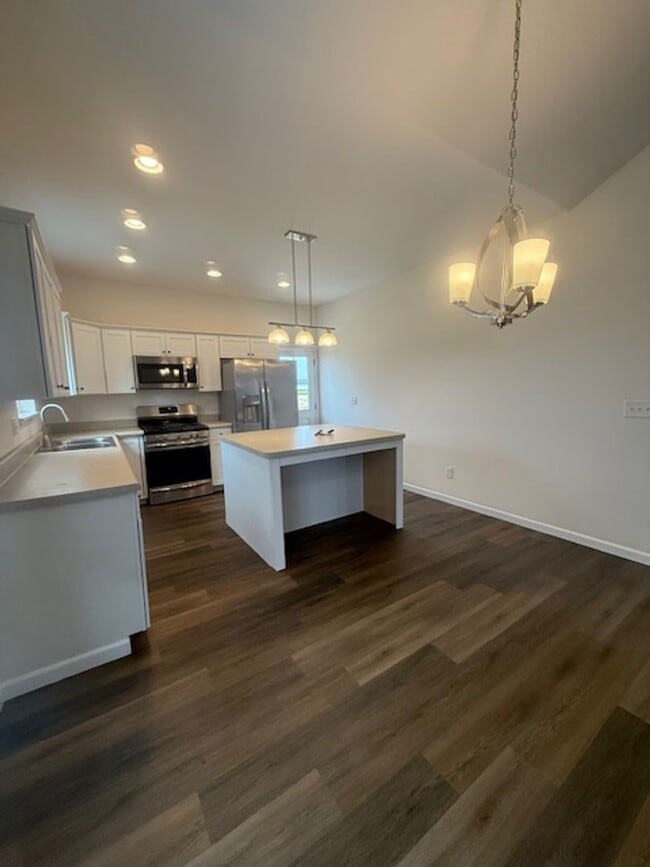 Building Photo - Charming 3-bedroom/2-bathroom single family home in Washington, IL