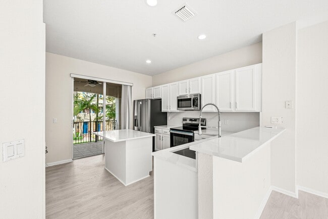 Building Photo - 3187 N Oasis Dr