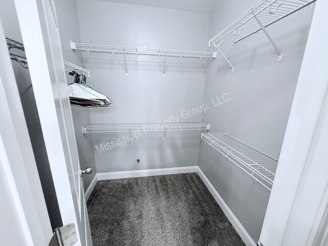 Building Photo - 4BR/4.5BA Stand Alone Unit For Rent