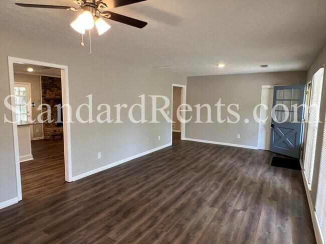 Building Photo - 4072 Plantation Dr