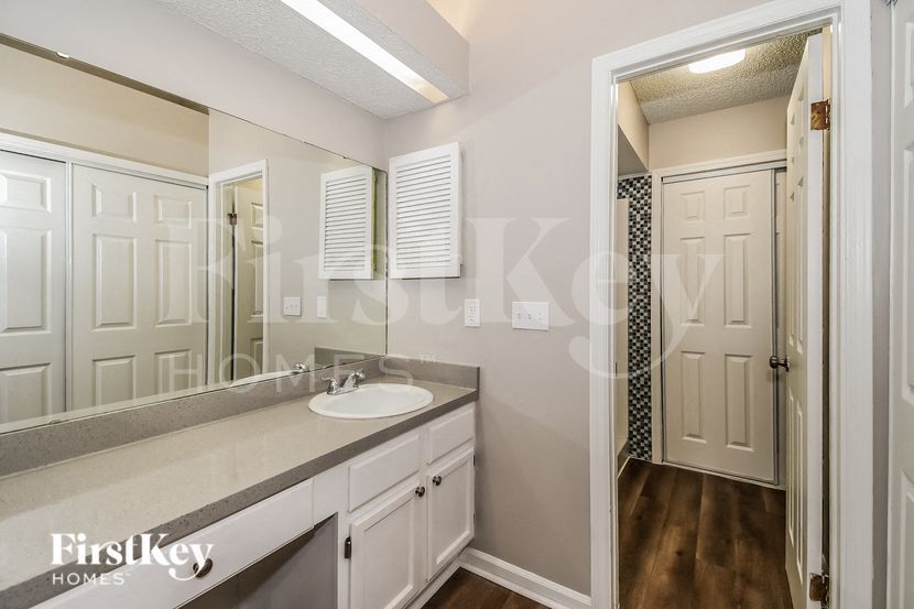 Building Photo - 8533 Moss Pointe Trail N