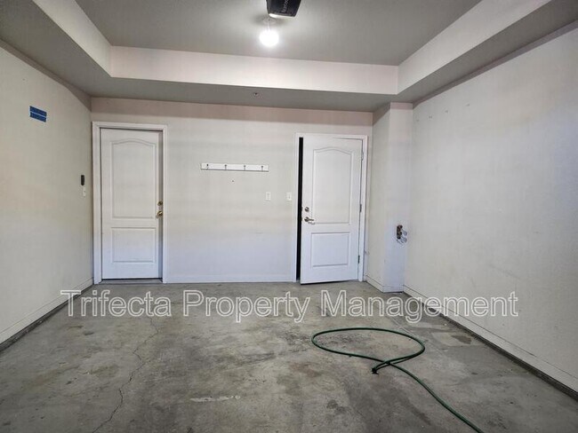 Building Photo - 4101 Crittenton Ln