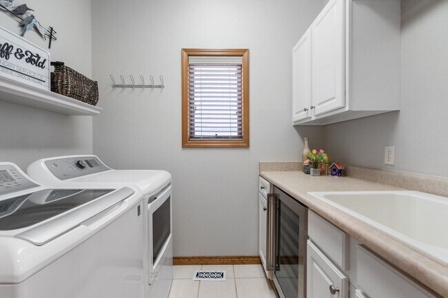 Building Photo - D20 Patio Home on the Golf Course views of...