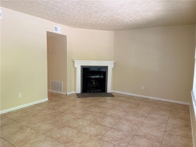 Building Photo - 728 Burnt Creek Dr NW