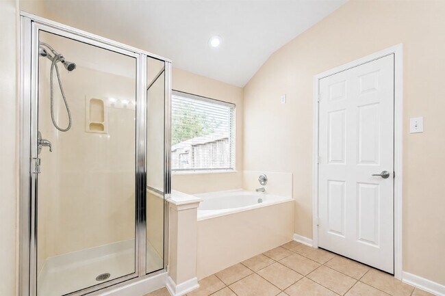 Building Photo - 5402 Rosehaven Ct
