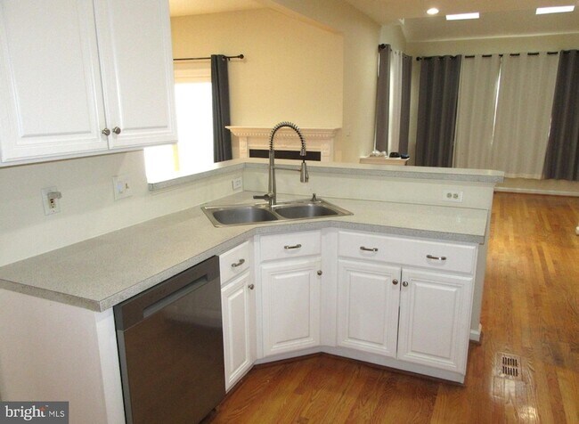 Building Photo - 525 Southampton Ln