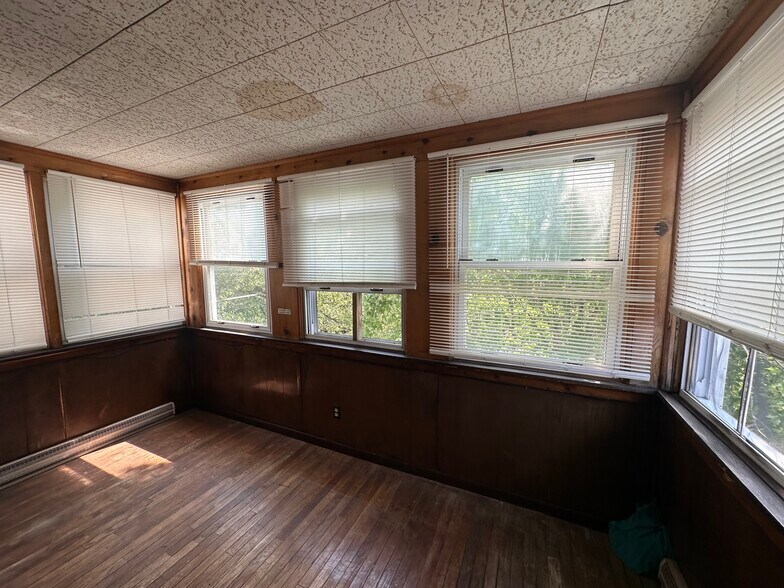 Front porch - 926 Diamond Park