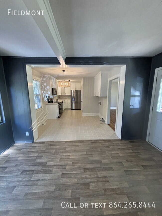 Building Photo - 104 Crescent Ridge Dr