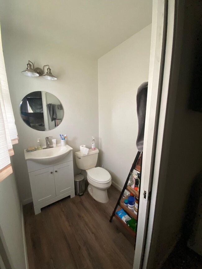Building Photo - 5139 Vlg Trl Dr