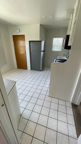 kitchen entrance - 2538 W Ramona Rd