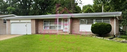 Building Photo - Spacious & Charming 3-Bedroom, 2-Bath Home...