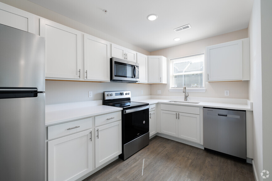 1BR, 1BA - 625SF - Kitchen - Liberty Pointe Apartments