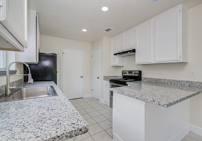 Building Photo - 16963 Nevisway St