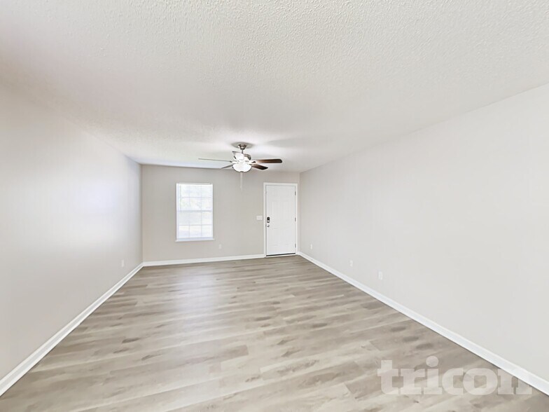 Building Photo - 1952 Lake Carolina Dr