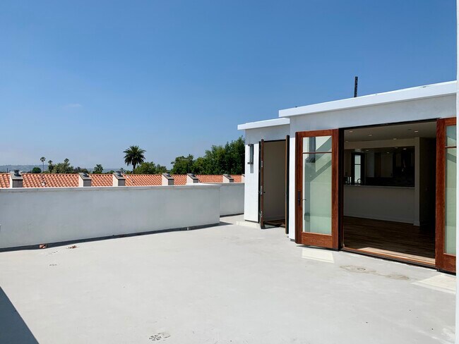 private terrace - 859 S Lucerne Blvd