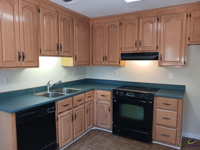 Building Photo - 732 Gateway Dr