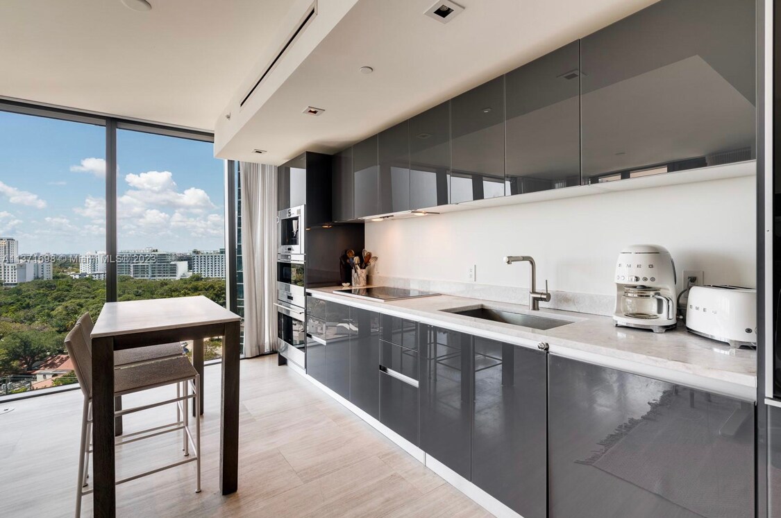 Building Photo - 1451 Brickell Ave