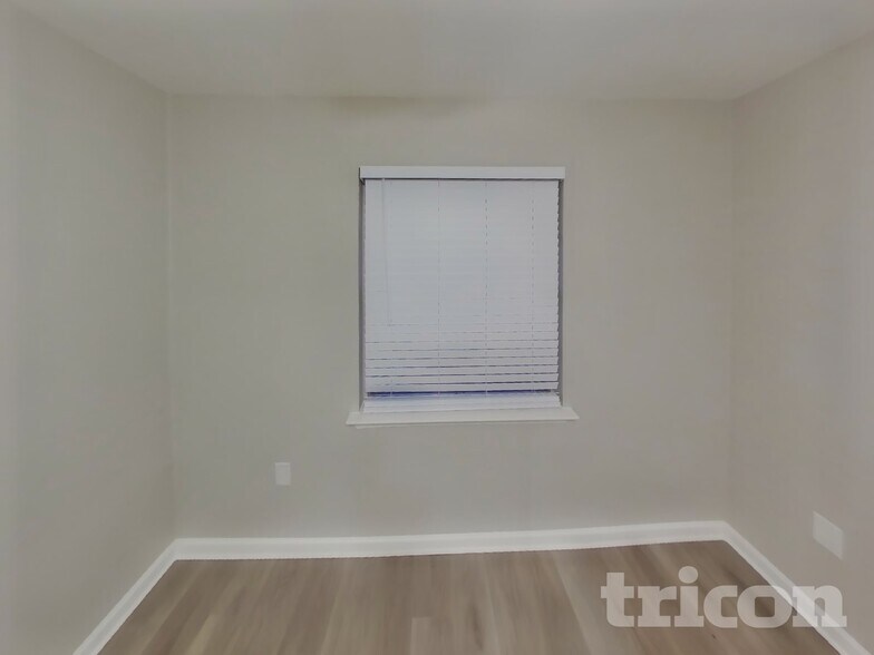 Building Photo - 3221 Edgebrook Dr