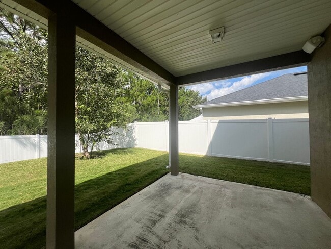 Building Photo - Stunning & Spacious  2 story home COMING S...