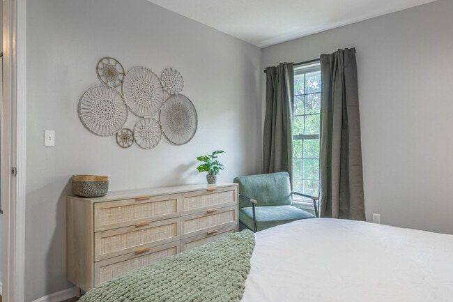 Building Photo - 433 Spring Ave