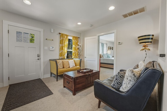 Building Photo - 512 Bouldin Ave