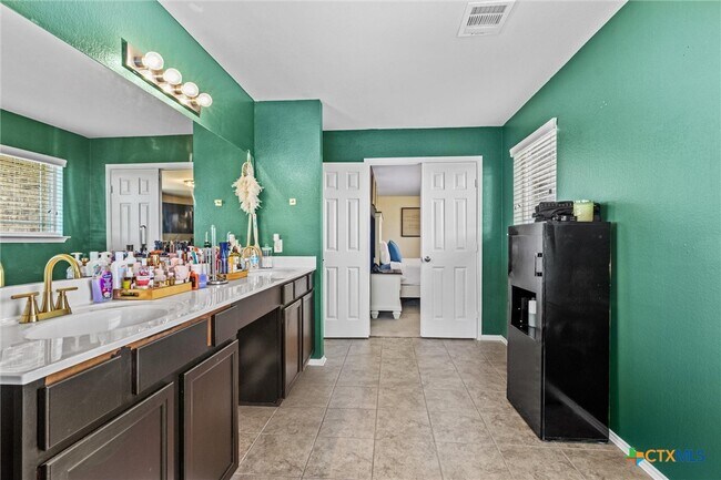 Building Photo - 202 W Gemini Ln